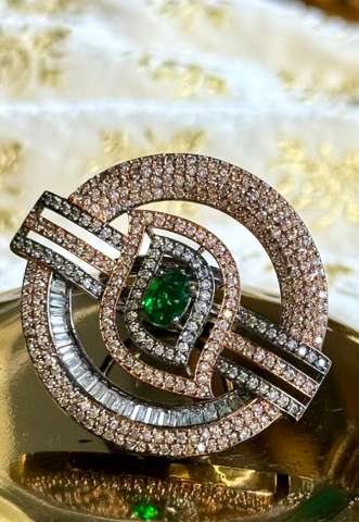 The Modern Zenith Emerald & Rose Gold Statement Ring - Image 2