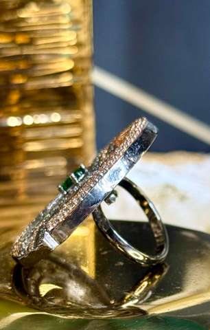 The Modern Zenith Emerald & Rose Gold Statement Ring - Image 3